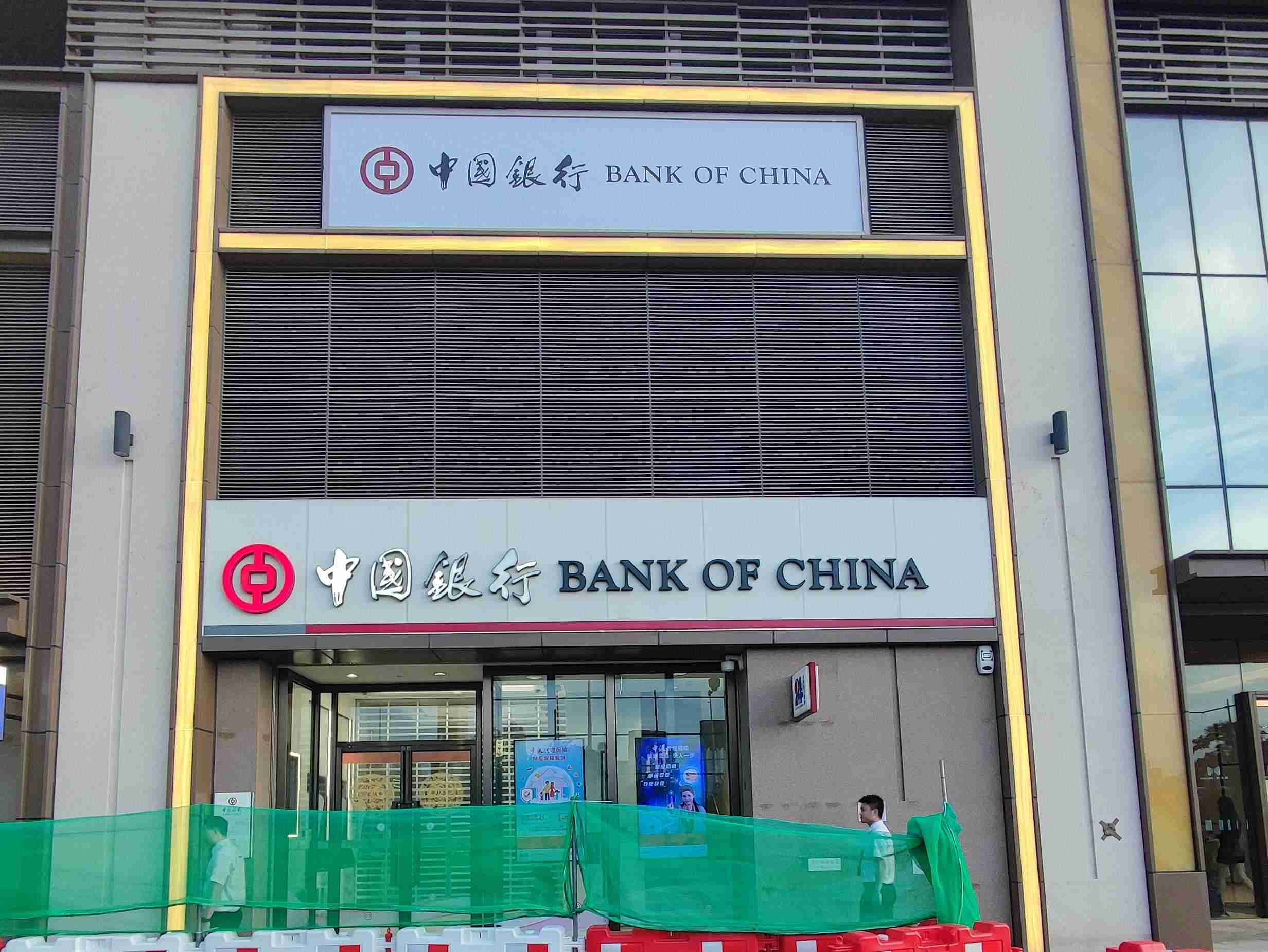 擎天匯支行高空更換招牌作業-中國銀行